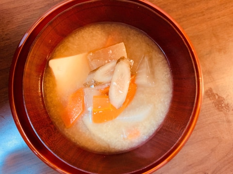 根菜どっさりでポカポカ!子どもも大好き♡かす汁